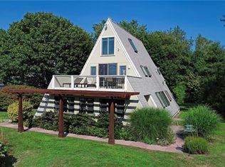 81 Driftwood Dr, Tiverton, RI 02878