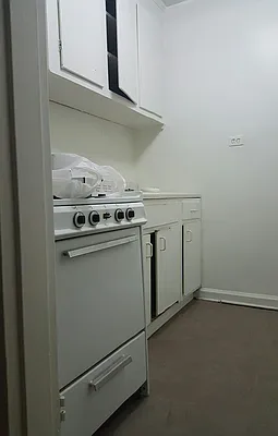 Rented by NYC Realty Brokers LLC | media 9