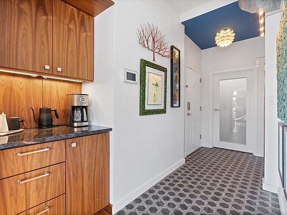 4th image of 920 W Madison St APT 1003W