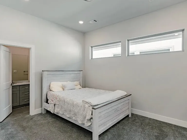 4222 Roseland #105 — Photo 21