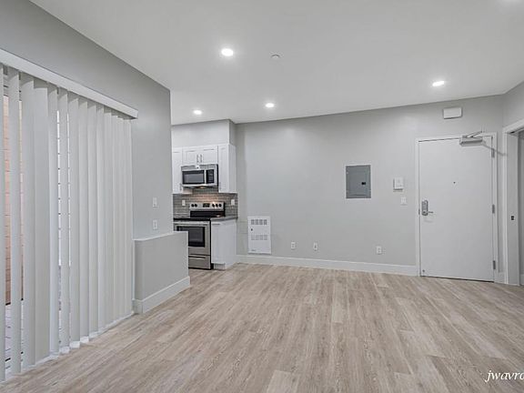 5th image of 1651 California St #1650-C