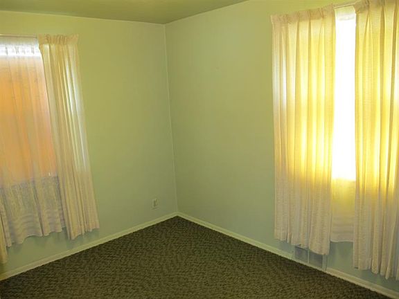 4th image of 408 E Kiernan Ave