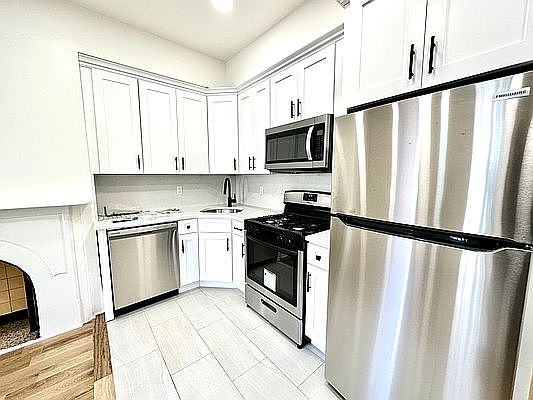 4th image of 174 India St #3