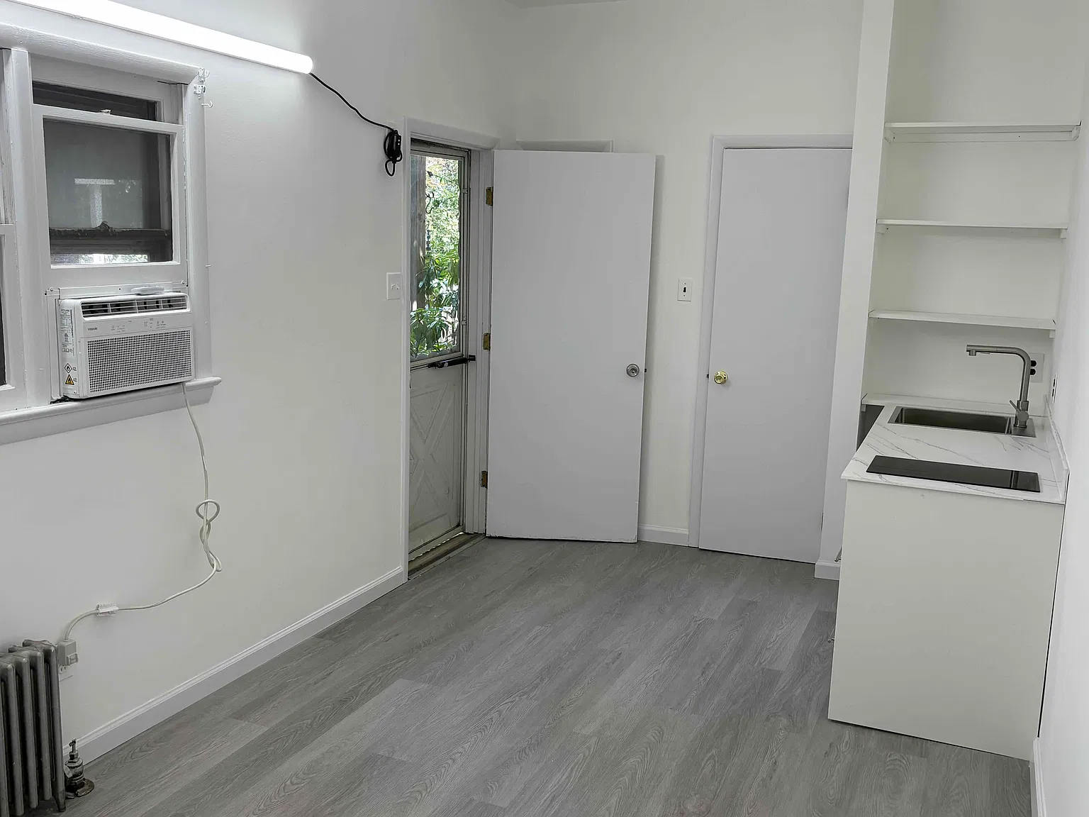 Studio, 300 sqft, $1,550 — Photo 1