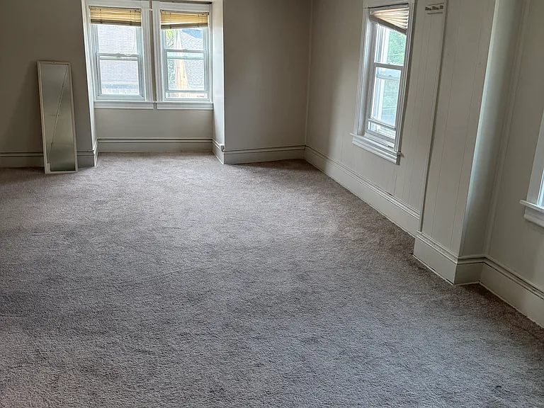 136 W Fairview St — Photo 6