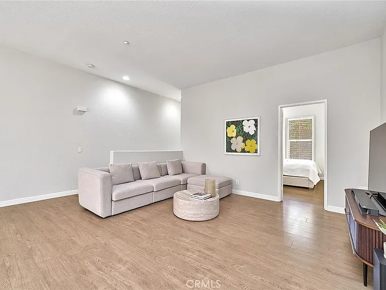 1139 Elfstrom Dr — Photo 10