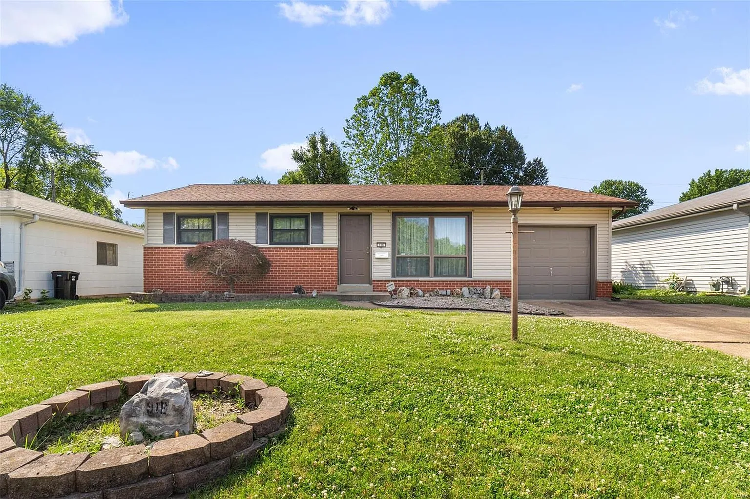 918 Vegas Dr photo 1