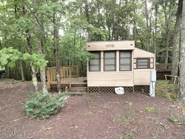 107 Locust Lake Dr, Milford, PA 18337