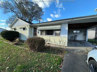 501 Wells St, Ravenswood, WV 26164