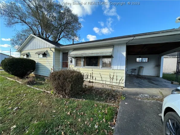 501 Wells St, Ravenswood, WV 26164