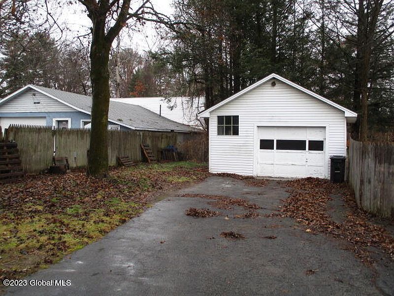 3rd image of 1551 Helderberg Avenue