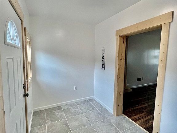 3rd image of 8775 Woodland Dr