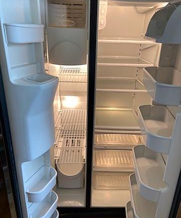 Side-by-side Refrigerator With Icemaker