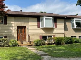 9315 N Dixboro Rd, South Lyon, MI 48178