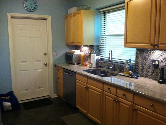 3rd image of 4921 N Wolcott Ave APT 1A