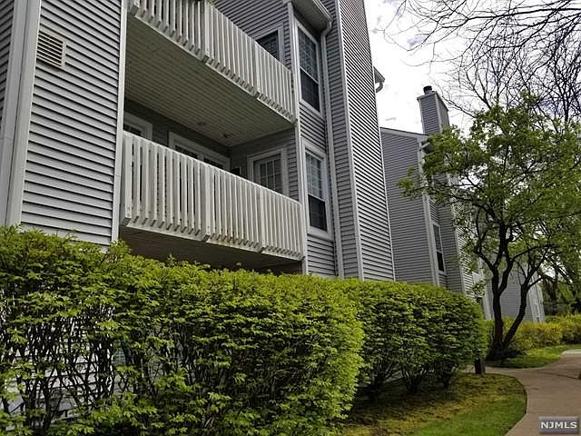 1st image of 32 Fox Run Dr #16