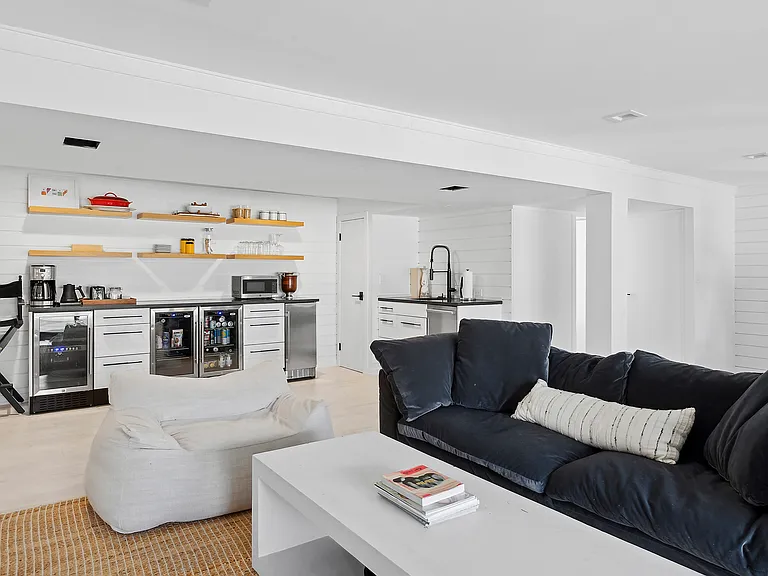 148 S Fairview Ave — Photo 12