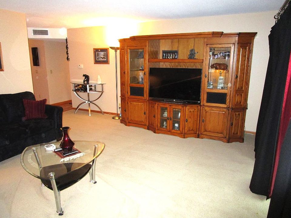 1st image of 132 Demont Ave E APT 230