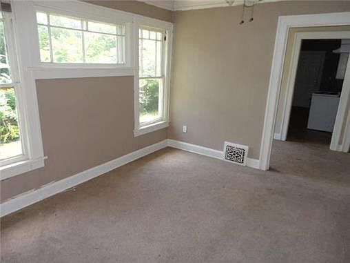 4th image of 2115 E 70th St