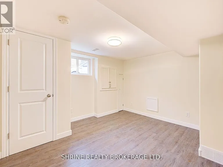 259 Sanders St W — Photo 8
