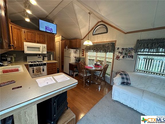 2nd image of 501 W Houston Ave