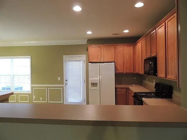 3 bed, 2.5 bath, 1444 sqft, $1,900 — Photo 4