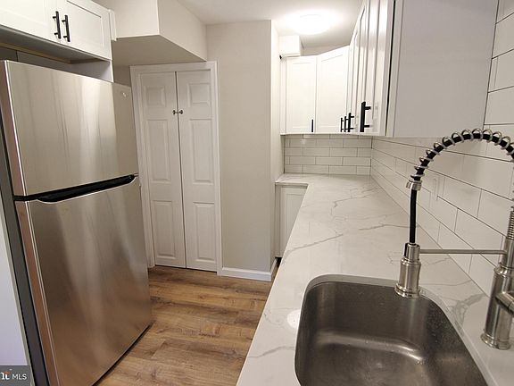 5th image of 617 Ford St #4