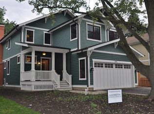 245 W Austin Ave, Libertyville, IL 60048