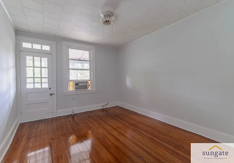 348 E University Pkwy — Photo 15