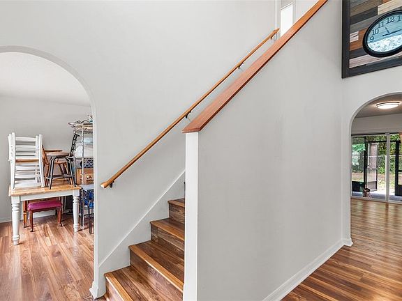 3rd image of 803 Mountbatten Ln