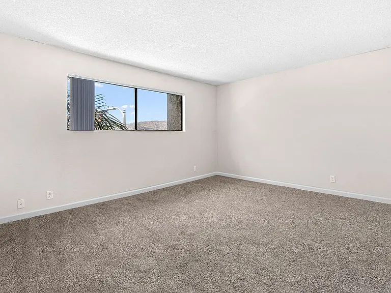 Topanga Terrace Apartments — Photo 15