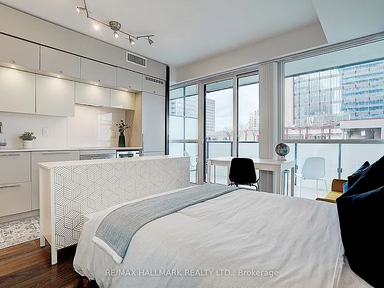 15 Grenville St #1406 — Photo 24