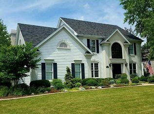 39W958 Carl Sandburg Rd, St Charles, IL 60175