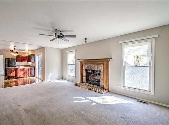 4th image of 1072 Riverwood Place Dr