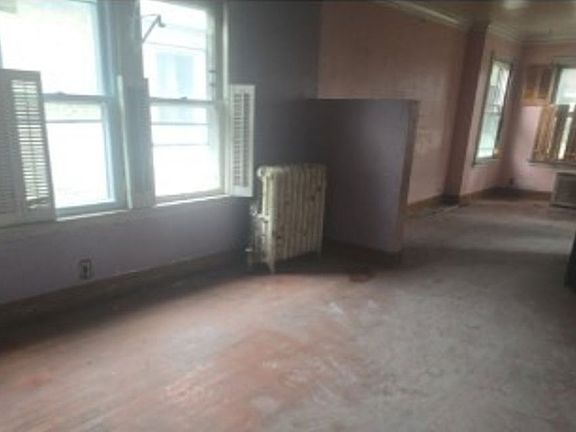 3rd image of 5417 S Sacramento Ave