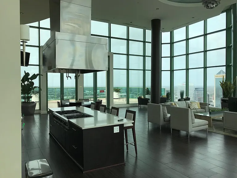 Club Room 38th Floor