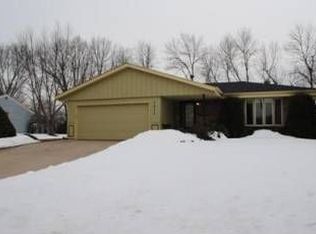 7073 Evans Dr, Franklin, WI 53132
