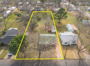 315 W Burbank St, Fredericksburg, TX 78624