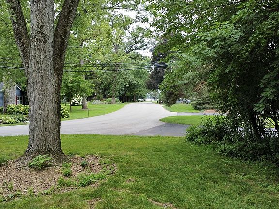 4th image of 600 Woodland Dr