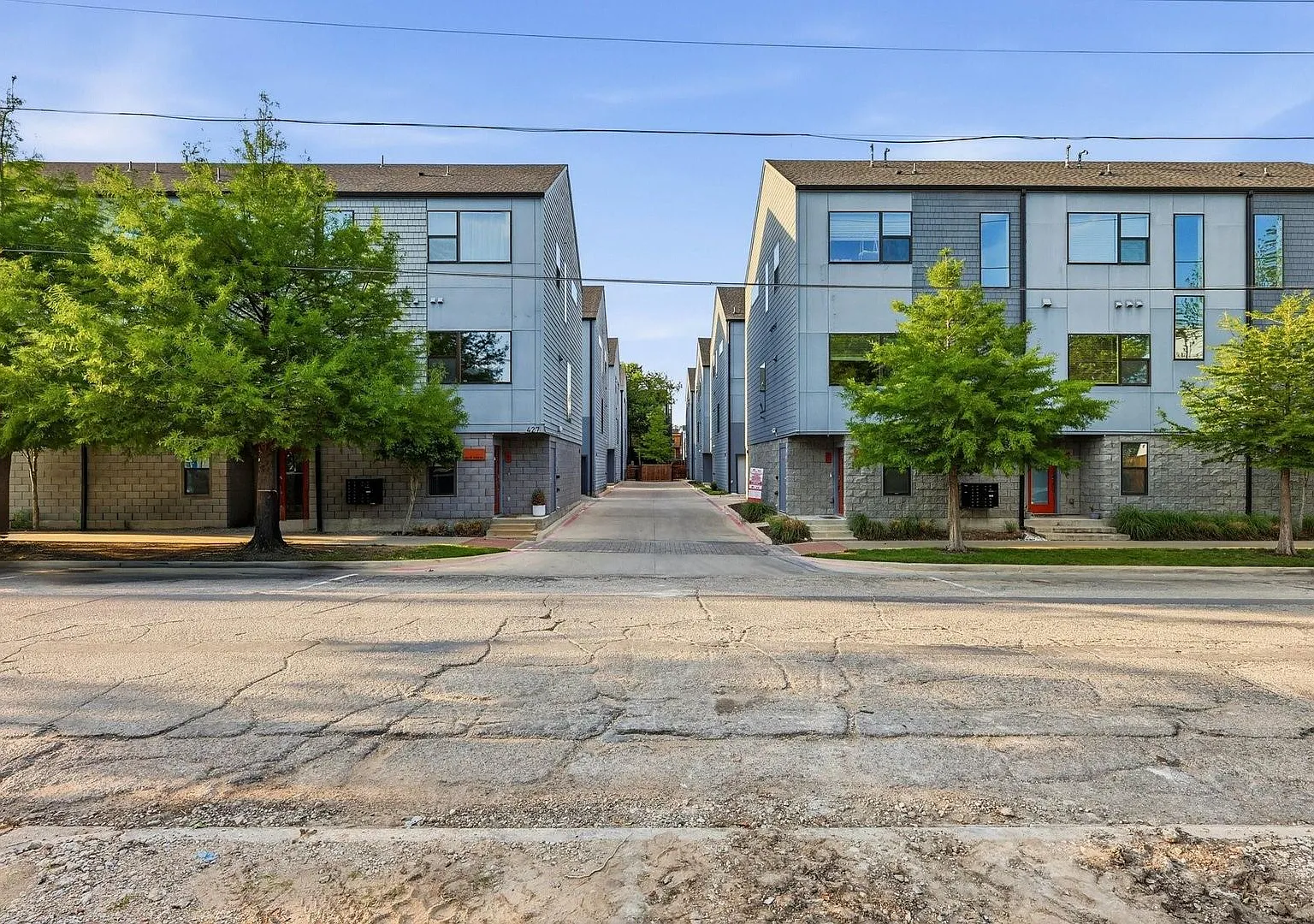 Bishop Arts District. Available now ready for immediate move in — Photo 1