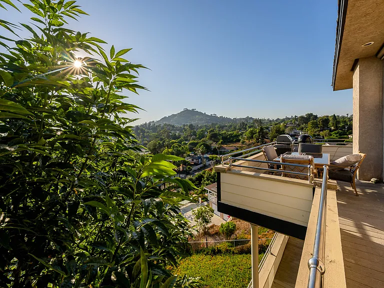 4350 Alta Mira Dr — Photo 12