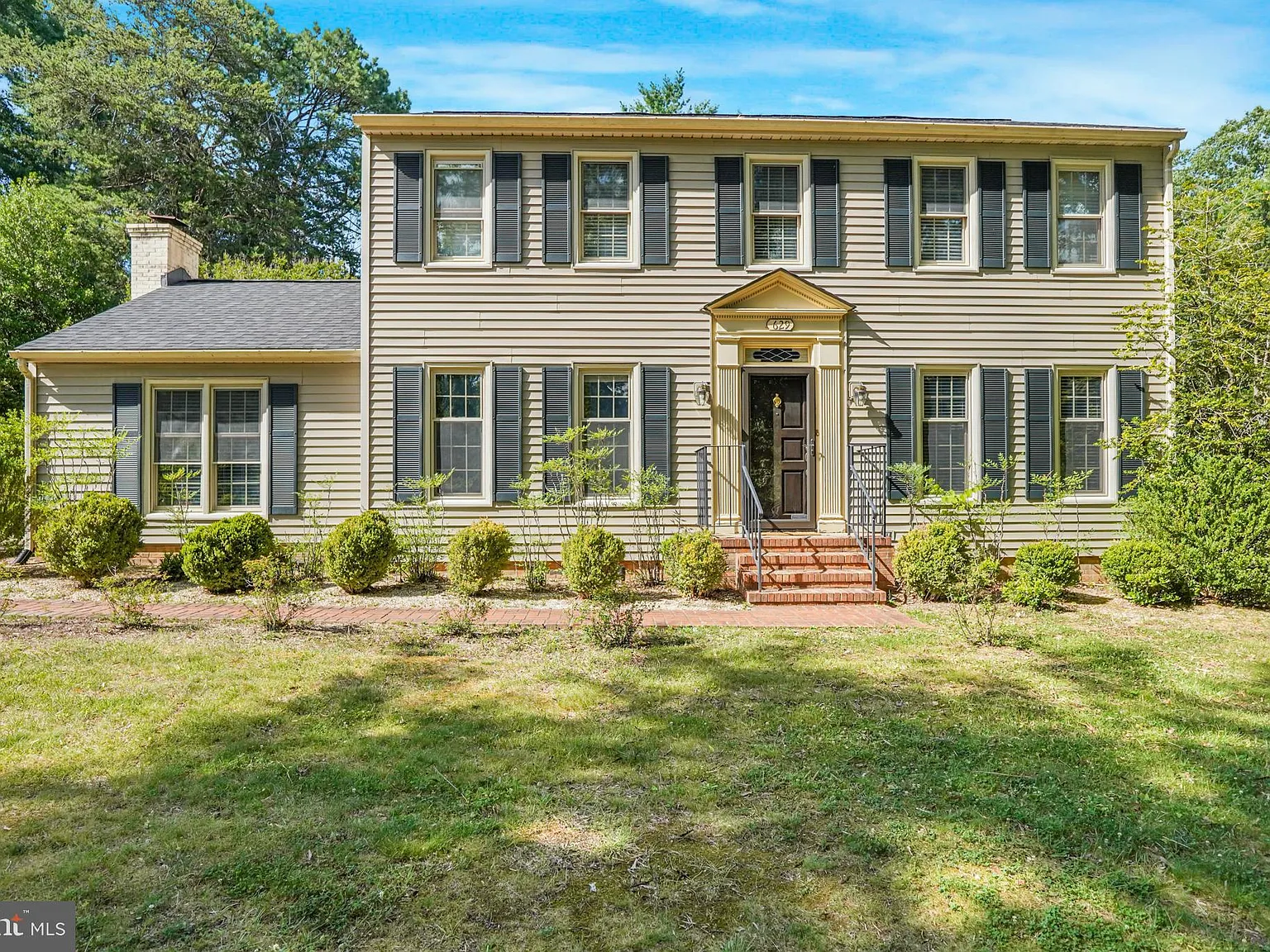 3 bed, 2.5 bath, 2128 sqft, $2,700 — Photo 1