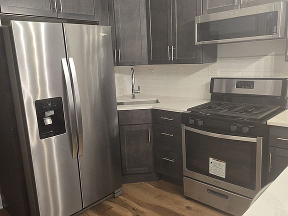 4th image of 5023 S Indiana Ave Unit 1