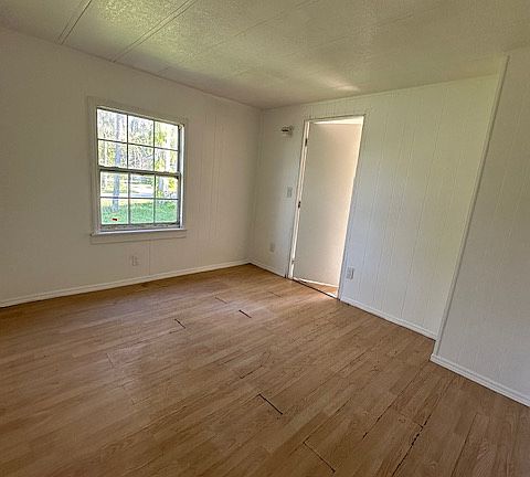 5th image of 11367 Redbud Ln
