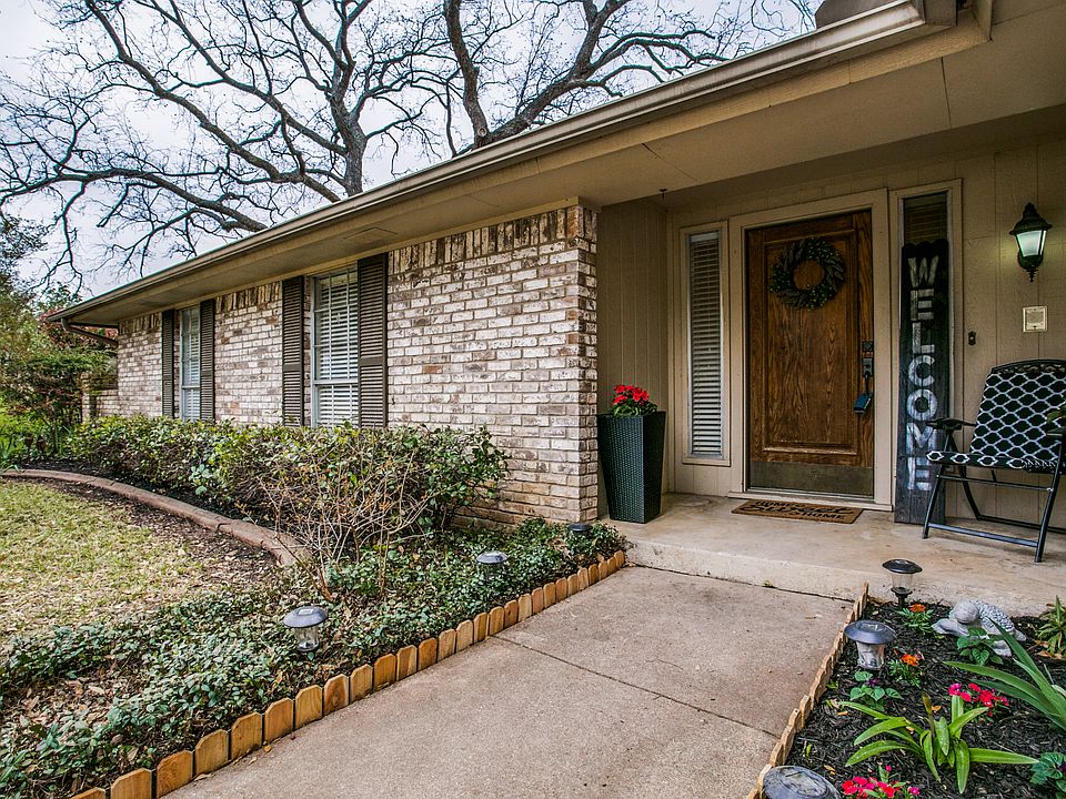 1st image of 1820 Old Oak Dr