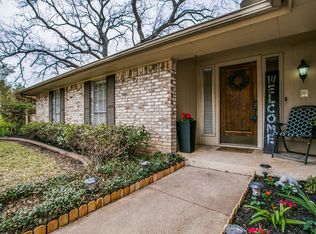 1820 Old Oak Dr, Arlington, TX 76012