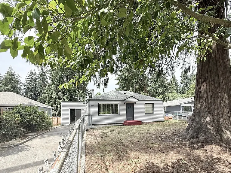 4534 The Cedars — Photo 1