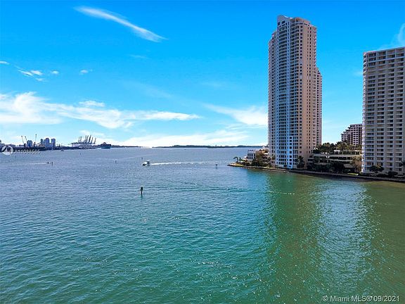 4th image of 325 Biscayne Blvd #3121