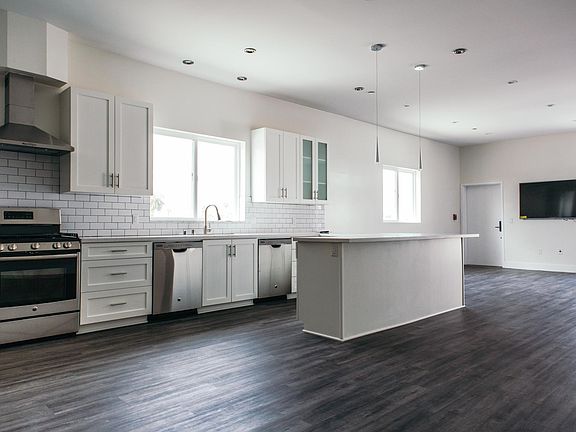 2nd image of 1431 S Sherbourne Dr #Penthouse