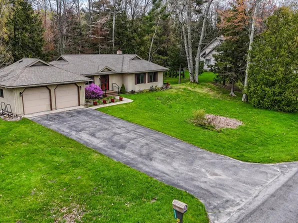 6831 E Harbor Dr, Elk Rapids, MI 49629
